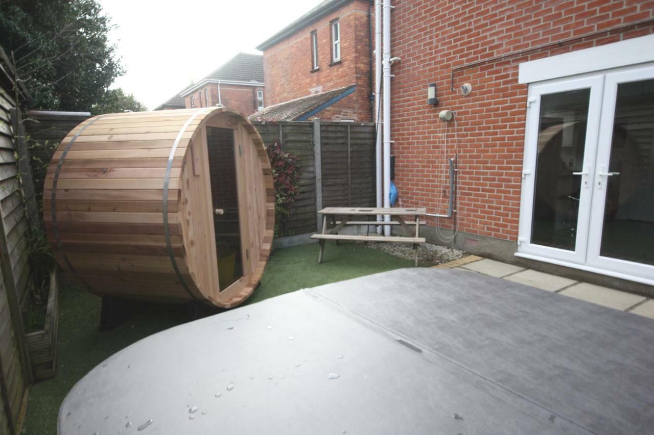 Holiday Home Hot Tub & Sauna 본머스 외부 사진
